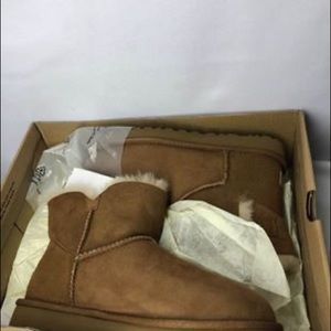 New! Women’s ugg boots size 8 color brown